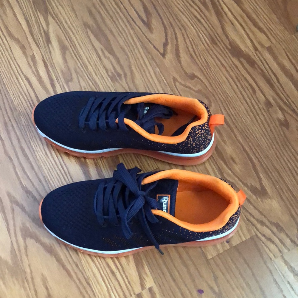 Comfortable blue and orange tennis